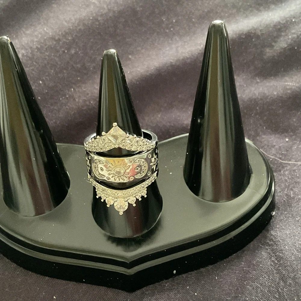 Elegant Silver and crystal Women's Ring - Picture 3 of 6